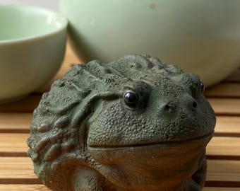 Handmade Clay Toad Feng Shui Money Figurine Green Tea Pet Good Luck Amulet Desk Home Decor Aquarium Plant Ornament