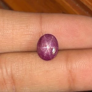 Naturlig stjärnrubin oval cabochon ädelsten (3,95 karat) för ringhängenstillverkning