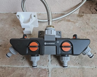 Wall mount for Gardena 4-way distributor | Wall mount for water distributors with spacers, space for hose couplings and connections