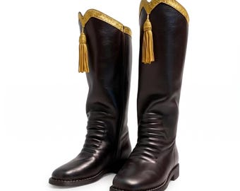Botas altas de montar de cuero negro / Detalle de borla dorada, calzado ecuestre holgado