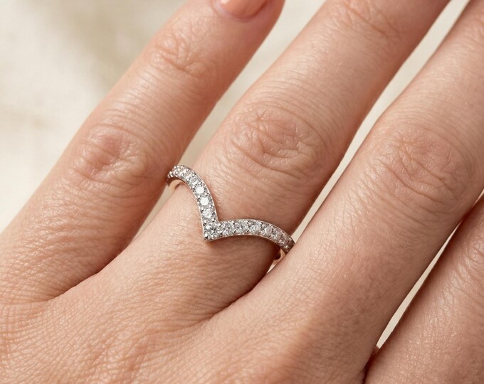 Chevron Diamond Wedding Band, V Shape Diamond Ring, Curved Stackable Ring, Minimal Diamond Band, Contour Wedding Ring for Women