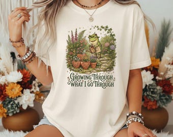 Camiseta con estampado de rana jardinera, camiseta original estilo cottagecore para amantes de las plantas.