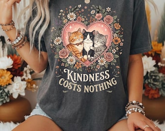 Camiseta con corazones florales y gatos "La amabilidad no cuesta nada", camiseta estilo cottagecore para amantes de los gatos.
