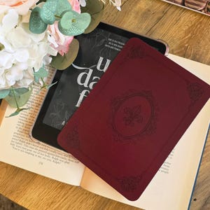 Gothic Victorian Kindle Insert | Vampire E-Reader Case Card (350gsm)