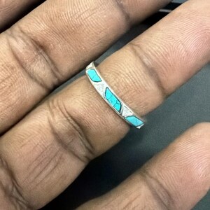 Türkisfarbener Ehering, Ring mit Sterlingsilber-Einlage, minimalistischer Stapelring, Boho-Ehering, handgefertigter Verlobungsring, Jahrestagsgeschenk Bild 6