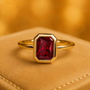 Anello con rubino, anello con rubino rosso taglio ottagonale, anello vistoso in oro, anello con pietra preziosa d'ispirazione vintage, elegante anello da cocktail, regalo per lei