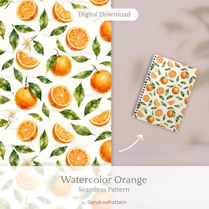 Op de afbeelding: Waterverfpatroon met sinaasappels, sinaasappelschijfjes, groene bladeren en witte bloesems op een witte achtergrond. Een spiraalgebonden notitieboek met hetzelfde patroon wordt ook getoond. De tekst "Watercolor Orange Seamless Pattern" wordt weergegeven.