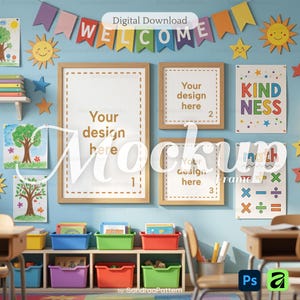 Op de afbeelding: Een klaslokaal muur-mockup met drie lege houten lijsten, een WELCOME-banner en een poster met de tekst KIND NESS. De display bevat kleurrijke opbergbakken op planken, educatieve wandkunst en wiskundige symbolen op een lichtblauwe muur.