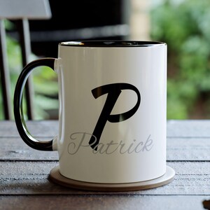Tazza grande con iniziale, monogramma "P", tazza da caffè bicolore, regalo personalizzato