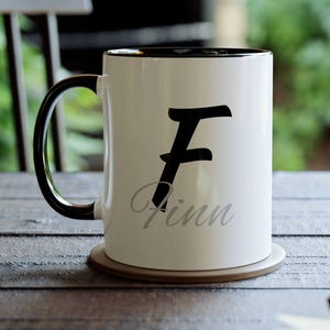 Tazza grande con iniziale, monogramma "F", tazza da caffè bicolore, regalo personalizzato