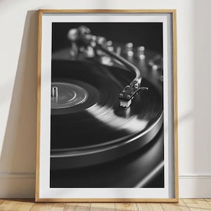 Schwarz-Weiß-Poster mit Schallplattenspieler | Vintage-Foto eines Schallplattenspielers | Dekoration für Musikstudios | Minimalistisches Poster