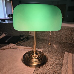 Vintage Green Glass Bankers Lamp Brass Desk Light Library Lamp Classic Pull Chain Study Office Lighting Mid Century Traditional Table Accent