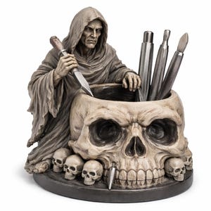 Sculptor Pen Holder with Chisel Slot | Artistic 3D Printed Statue Pen Stand | Hand-Painted Creative Desk Decor