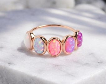 Alianza de boda de ópalo de fuego, oro de 14 quilates, ópalo rosa multicolor, hecha a mano, delicada promesa, apilable, anillo llamativo, regalo de aniversario.