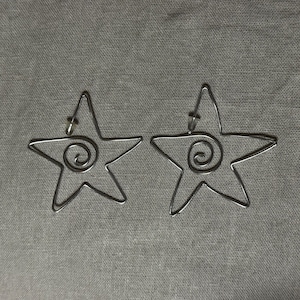 Sternen Creolen mit Spirale