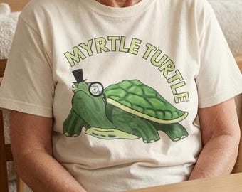 マートル・タートルTシャツ｜風変わりなシルクハットとモノクルをつけたカメのイラスト