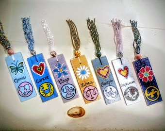 Marcadores pintados a mano
