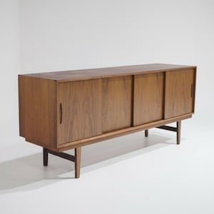 Mobile porta dischi vintage in palissandro – Console multimediale MCM, supporto per dischi in vinile