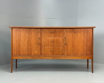 Aparador de nogal de la década de 1960 de Peter Hayward – Aparador tipo credenza de estilo moderno de mediados de siglo