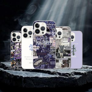 Peut inclure: Plusieurs coques de téléphone avec des motifs variés. Les coques présentent un mélange de couleurs violet, blanc et noir. Certaines coques affichent le texte "POWERLESS" et "Paedyn". D'autres ont des graphiques floraux et en collage.