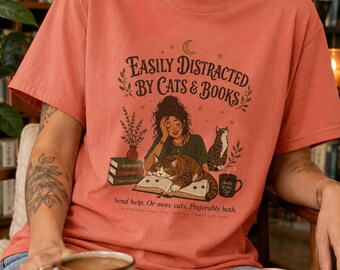 Camiseta "Facilmente distraído por gatos e livros", camiseta divertida com estampa de gato leitor.
