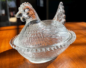Mosser Glass Teal Carnival Hen on Nest, Split Tail, 6 1/2