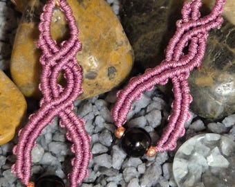 ワックス加工ポリエステル製マクラメとブラックトルマリンのドロップイヤリング　ボヘミアンシックな超軽量編み込みイヤリング（女性用）