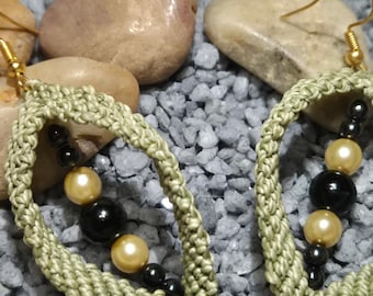 Pendientes de hojas de macramé verde con frijoles negros y dorados - pendientes colgantes inspirados en la naturaleza - joyería botánica boho chic gif para ella