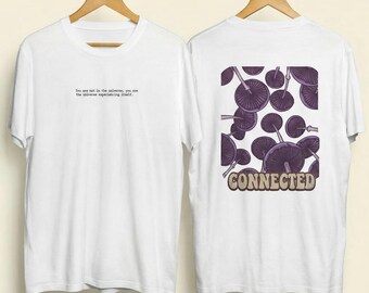 Connected Universe Mushroom Shirt - Somatisk Healing Grafisk T-shirt - Mindful Movement Apparel