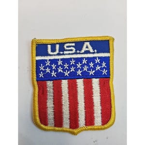 Vintage USA Stars & Stripes Red White And Blue Patriotic Flag Crest Sew On Patch