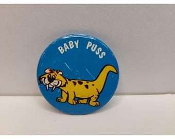 Vintage The Flintstones BABY PUSS Pinback Button Pin 1973 Hanna Barbera 1.5"