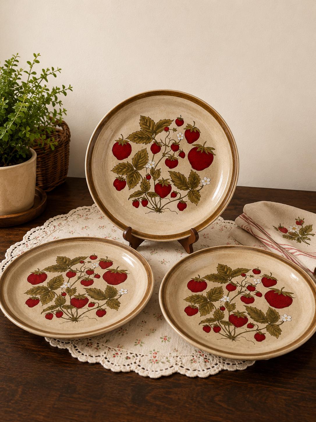 【ビンテージ】インタナショナル「ストロベリーパッチ」ディナープレート2枚セット Vintage Stoneware Strawberry Patch - Etsy