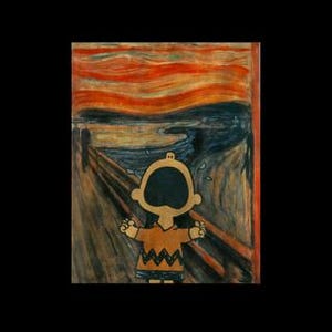 Peut inclure: Une œuvre encadrée parodiant "Le Cri" d'Edvard Munch, avec Charlie Brown à la place de la figure hurlante. L'arrière-plan montre un ciel tourbillonnant orange et bleu, avec un chemin en bois menant à la figure.