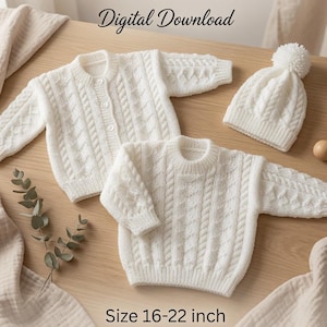 Può includere: Modelli di maglia per neonati download digitale. Un cardigan bianco a trecce con bottoni, un maglione bianco a trecce e un berretto bianco con pon pon. Il testo recita Knitting Patterns For Babies Digital Download e Size 16-22 inch.