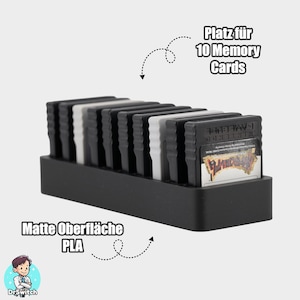 Könnte beinhalten: Ein schwarzer GameCube-Speicherkartenhalter mit matter Oberfläche, der zehn Speicherkarten aufnehmen kann. Der Halter besteht aus PLA-Kunststoff. Einige Karten sind schwarz, andere weiß.