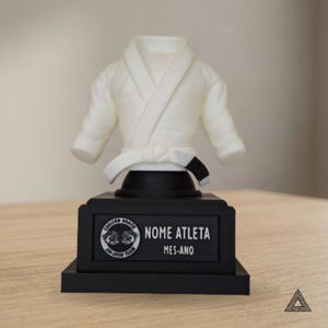 Popiersie trofeum BJJ | Spersonalizowany ekspozytor na pas kimono · Spersonalizowany prezent dla miłośników sztuk walki · Wyprodukowano w Portugalii