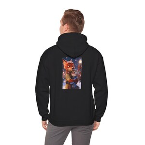 Hoodie personaliseren | Gezellige besneeuwde nachtillustratie zootopia afbeelding 10