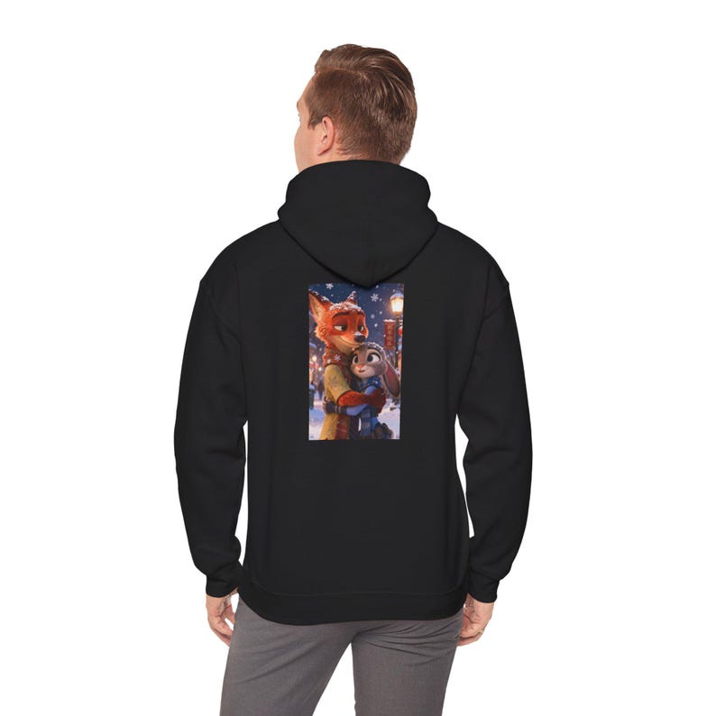 Hoodie personaliseren | Gezellige besneeuwde nachtillustratie zootopia afbeelding 10
