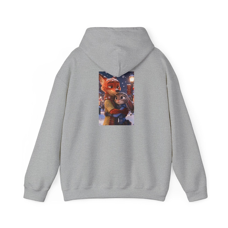 Hoodie personaliseren | Gezellige besneeuwde nachtillustratie zootopia afbeelding 5