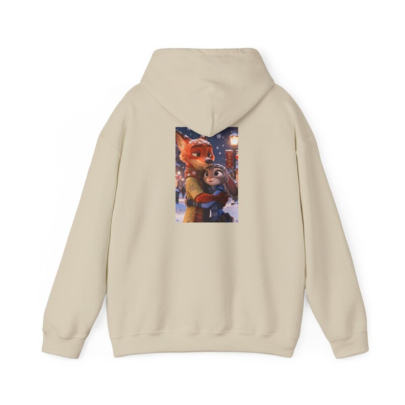 Hoodie personaliseren | Gezellige besneeuwde nachtillustratie zootopia afbeelding 4