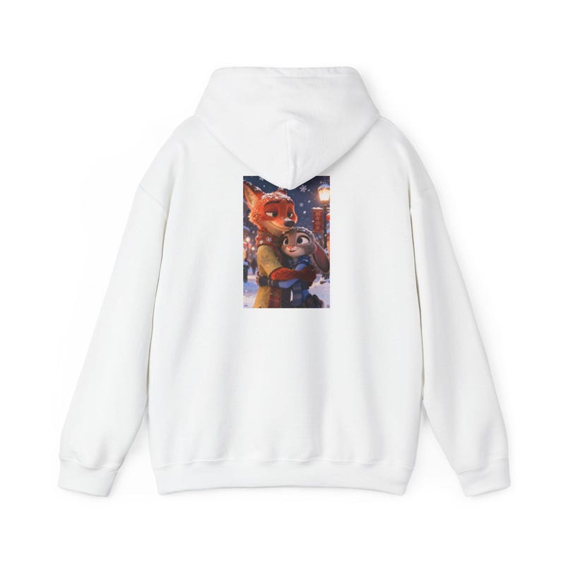 Hoodie personaliseren | Gezellige besneeuwde nachtillustratie zootopia afbeelding 2