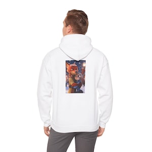 Hoodie personaliseren | Gezellige besneeuwde nachtillustratie zootopia afbeelding 1