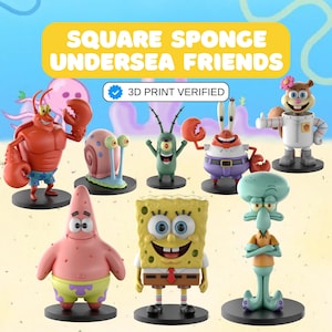 Könnte beinhalten: Eine Sammlung farbenfroher Figuren mit Charakteren aus der Zeichentrickserie SpongeBob Schwammkopf. Die Figuren umfassen SpongeBob, Patrick Star, Thaddäus Tentakel, Mr. Krabs, Sandy Cheeks, Plankton und andere. Der Text "SQUARE SPONGE UNDERSEA FRIENDS" wird angezeigt.