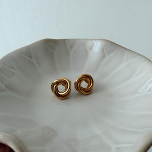 Gold Knot Stud Earrings, Minimalist Gold Studs, Dainty Everyday Earrings, Elegant Gold Jewelry, Classic Knot Earrings, Gift for Her