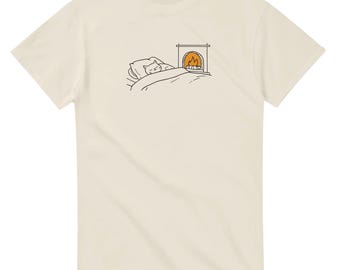Camiseta de gato durmiendo | Regalo acogedor para amantes de los gatos | Camiseta cómoda para la siesta junto a la cama