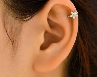 Brinco de pressão com flor, Brinco de pressão com flor de zircônia cúbica dourada, Brinco de pressão dourado, Brinco de pressão minimalista, Brinco de pressão delicado.