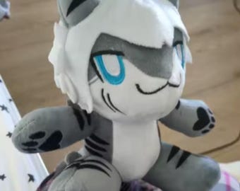 Grey Cat Plush Keychain – Anime Style Stuffed Animal Blue Eyes, Soft Toy Bag Charm