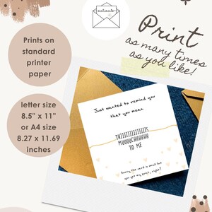 Puede incluir: Una tarjeta blanca con el texto "Just wanted to remind you that you mean THIIIIIIIIIIIIIIS MUUUUCHHHHHH TO ME." La tarjeta es de 8.5" x 11" o tama&ntilde;o A4 (21 x 29,7 cm). La imagen tambi&eacute;n incluye el texto "Print as many times as you like!"