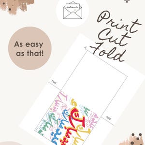 Peut inclure: Une conception de carte de v&oelig;ux imprimable avec les mots "Print Cut Fold" en script marron. La carte pr&eacute;sente du texte arabe color&eacute; et la phrase "As easy as that!" dans un design circulaire. Une petite ic&ocirc;ne d'enveloppe est &eacute;galement pr&eacute;sente.