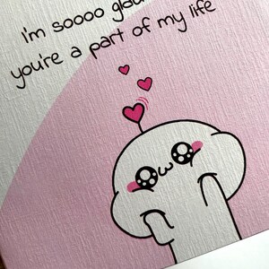Tarjeta de agradecimiento linda imprimible: Me alegro mucho de que seas parte de mi vida. Tarjeta de amor y amistad kawaii para mejor amigo o pareja. Descarga instantánea. imagen 3
